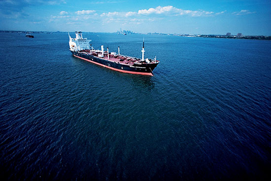 Was lässt diesen Stahlkoloss schwimmen?
(Bild: thinkstock)