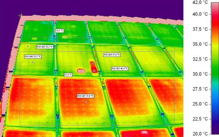 Thermographie Aufnahme eines hot spot Effekts.
Bildquelle: Bauthermografie & Luftdichtheitsprüfung Lutz Weidner, Wichmar 
unter CC BY-SA 3.0