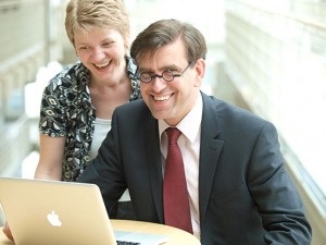 Ute Scheifele ist Trainerin und Lehrerin an einem Gymnasium für 
SchülerInnen mit AD(H)S. Arne Gigling ist Dipl.-Betriebswirt und berät 
Ingenieurbüros für technische Gebäudeausrüstung. Zusammen haben sie mit 
bad&heizung© die bad&heizung© - Nachwuchsakademie konzipiert. Dort erwerben 
Auszubildende und Jungmonteure die nötigen Methoden um Ihre Fach-, Sozial- 
und Persönlichkeitskompetenz zu entwickeln. Ein Bestandteil ist das Thema 
„Lernen“, wie in diesem Artikel beschrieben.
mu.scheifele@web.de
arne.gigling@t-online.de