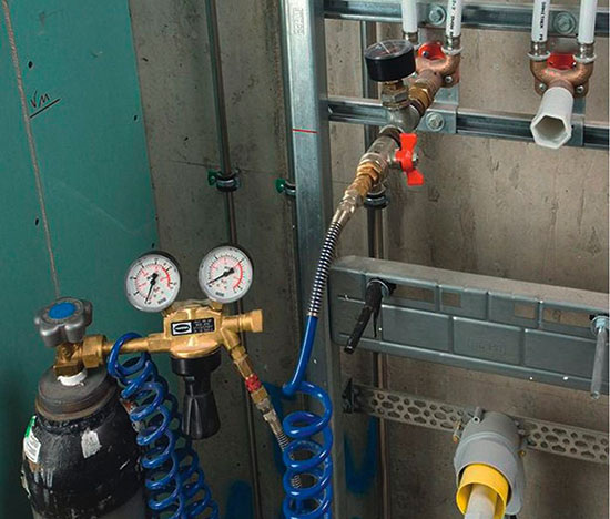 Inerte Gase beim Einsatz während einer Dichtheitsprüfung