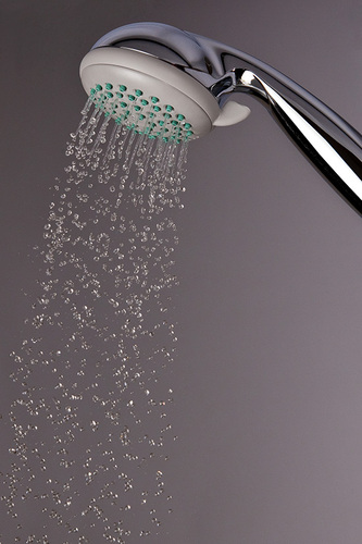 Wenn es aus der Dusche nur tröpfelt, ist der Ärger vorprogrammiert
(Bild: Thinkstock)