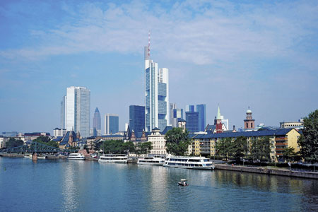 Für hohe Gebäude reichen die Versorgungsdrücke nicht aus – Hier sorgen 
dann Pumpen für die Power im Rohr