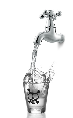 Bleileitungen in Trinkwasserinstallationen können die Trinkwasserqualität 
erheblich gefährden
(Bild: thinkstock)
