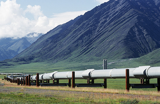 Der Energieaufwand zum Transport eines Brennstoffs in einer Pipeline findet 
sich im Primärenergiefaktor wieder