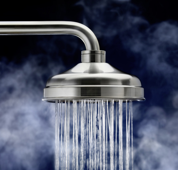 Der Anlagenmechaniker sorgt für warmes Trinkwasser, komfortabel und hygienisch - © Getty Images
