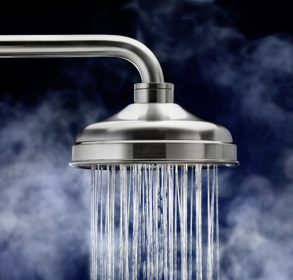 Der Anlagenmechaniker sorgt für warmes Trinkwasser, komfortabel und hygienisch
