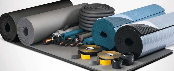 Die staub- und faserfreien Produkte von Armacell werden als Schlauch- und Plattenmaterial angeboten