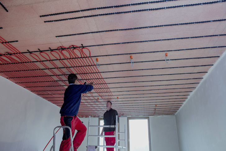 Der Anlagenmechaniker geht zukünftig gerne mal an die Decke. Lesen Sie, warum das sinnvoll sein kann