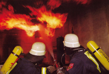 Wenn es brennt, dann sollte man nicht nur hoffen. Der vorbeugender Brandschutz kann das schlimmste verhindern - © thinkstock
