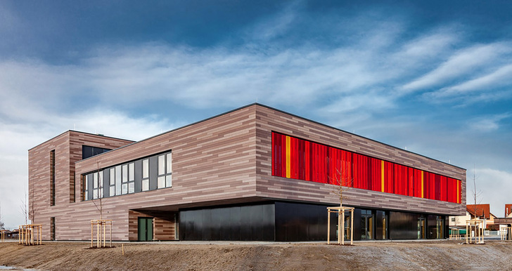 Die Berufsfachschule für Musik konnte im Februar 2019 in ein neues Schulgebäude umziehen. Für die angenehme Wärme im Schulgebäude sorgen interessante Lösungen aus dem Kermi Programm 