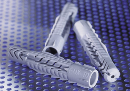 Typischer Allround-Dübel aus Kunststoff