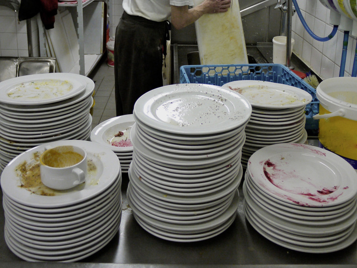 Niemand würde wohl ernsthaft darüber diskutieren, ob dieses Geschirr vor dem nächsten Einsatz gespült werden sollte. 
