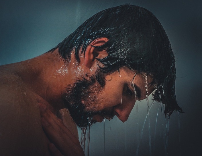 Damit Er sicher duscht - Bei einer zentralen TWW-Versorgung spielt die Wasser-Hygiene eine große Rolle - © pixabay
