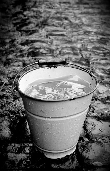 Auch eine Möglichkeit Regenwasser zu sammeln - © pixabay
