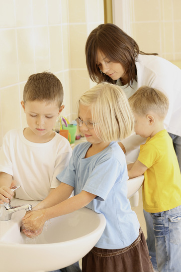 Na klar, die Kids in der Kita verlassen sich auf uns Experten, wenn es um hygienisches Trinkwasser geht. Lesen Sie dazu Tipps vom Profi - © Bild: Getty Images/iStockphoto
