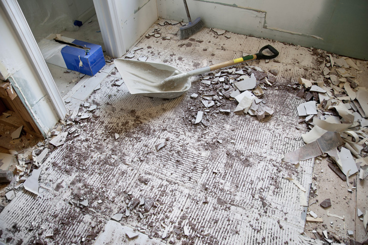 Das alte Bad in dem Mehrfamilienhaus ist demontiert. Wie geht´s weiter? Sollen mehrere identische Grundrisse  gleichzeitig modernisiert werden, lohnt es sich über Vorfertigung nachzudenken. Aber lesen Sie selbst