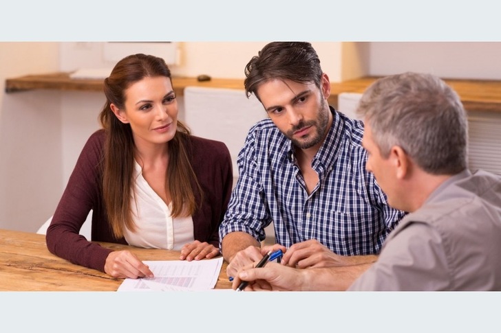  Ab 1. Mai 2021 stehen in Energieausweisen für Wohngebäude zusätzliche Angaben wie der Treibhausgasausstoß