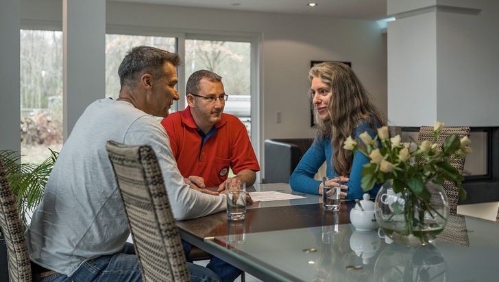 Immer mehr Hausbesitzer und Wohnungseigentümer entscheiden sich für den Umstieg auf erneuerbare Energieträger