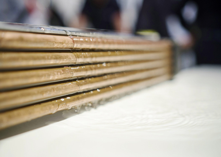 Duschen und gleichzeitig Wärme zurückgewinnen ­funktioniert mit dieser Ablaufrinne und dem integrierten Wärmetauscher