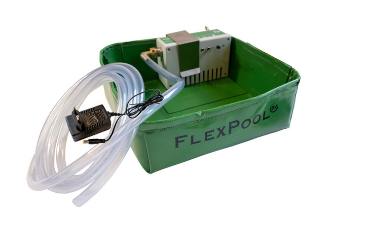 Jetzt mit Akku: Der automatisch geregelte Leckpool (in Österreich FLEXPOOL) ist ein wertvoller Montagehelfer der bis zu 10 l/min fördern kann.