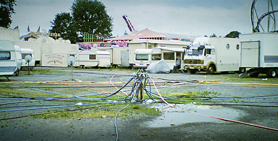 Das sieht nicht gerade vertrauenerweckend aus. Mobile Anschlüsse können professioneller ausgeführt werden