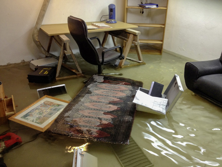 Überflutung eines Kellerraumes nach einem Starkregen.