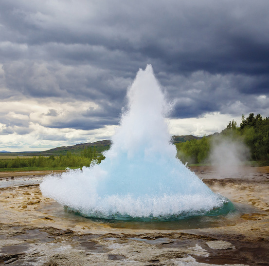 Ein Geysir auf Island – warmes Wasser im Überfluss und auch noch kostenlos - © Bild: Getty Images/iStockphoto
