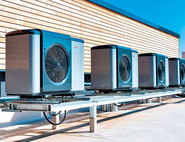 Wärmepumpenkaskade, ­bestehend aus CHA-Monoblock-Geräten von Wolf