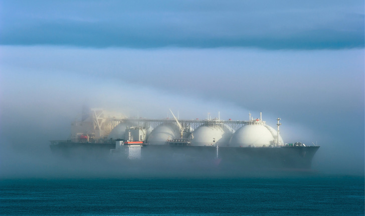 Die klassischen Kugeltanks eines modernen LNG-Tankers. Stellt das eine der möglichen Transportlösungen für unseren unersättlichen Energiehunger dar?