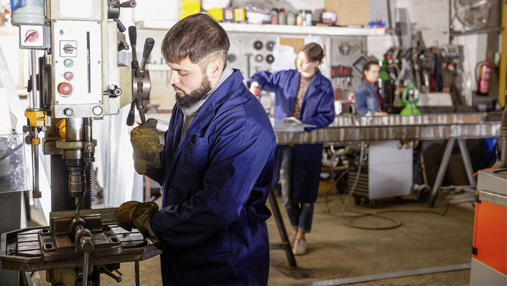 Es wäre fatal, wenn er sich beim Umgang mit dieser Maschine nicht konzentrierte