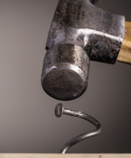 Verschlimmer es nicht! Den Nagel kriegst du nicht mehr eingeschlagen