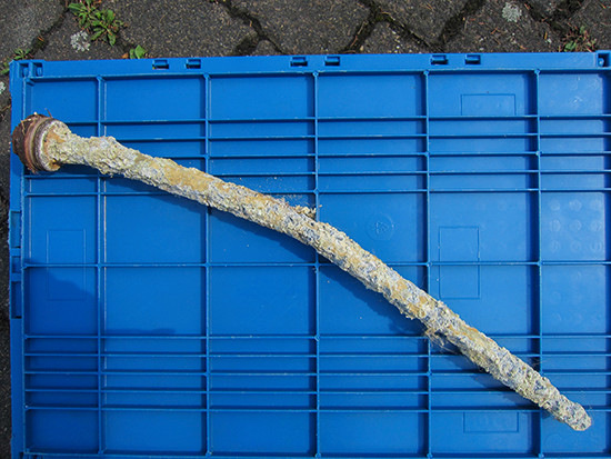 Diese Opferanode hat es hinter sich. Zumindest sollte sie nicht bis zur nächsten Prüfung nochmals in den Trinkwassererwärmer zurückwandern                     