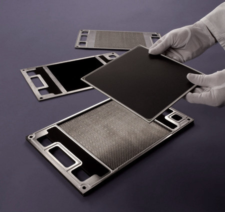 Hightech für den Heizungskeller! Im Bild seht ihr die einzelnen Komponenten für einen Brennstoffzellen Stapel (Stack)
					