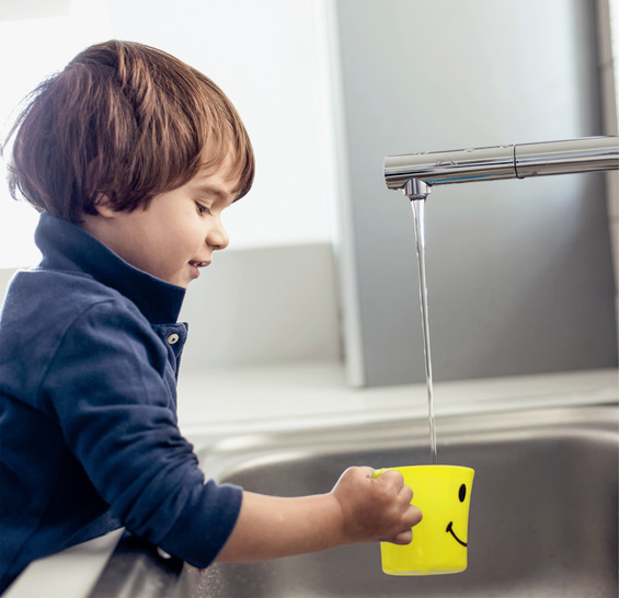 Trinkwasser muss dauerhaft genusstauglich, sauber und rein sein. Dann kann es auch immer unbedenklich getrunken werden. 