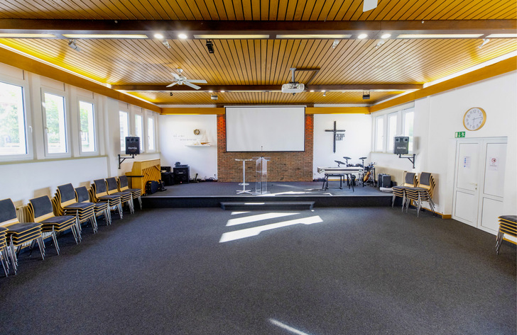  Der große Saal, wie auch die anderen Räume im Gemeindehaus der SV Süddeutschen Gemeinschaft Dagersheim kann von den Gruppenleitern gebucht werden und die Beheizung erfolgt automatisch mit digitaler Anforderung