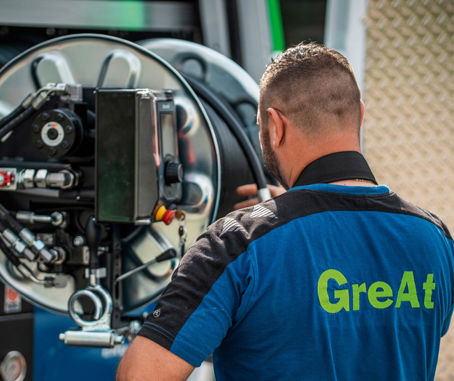 Modernes Arbeitsgerät kombiniert mit moderner Unterstützung bei der Abrechnung der dann geleisteten Arbeit gehören zusammen.