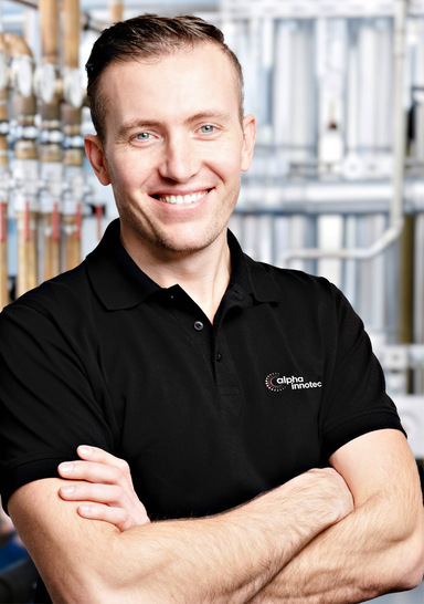 „Zusammen mit ­unseren Partnern und Kunden realisieren wir zahlreiche Projekte und schaffen nach­haltige Heizlösungen.“ 
Patrick Pohl von  Alpha Innotec-Deutschland.