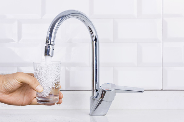 Wasser muss fließen, aber hygienisch – deswegen werden Trinkwasserinstallationen immer „schlanker“ dimensioniert