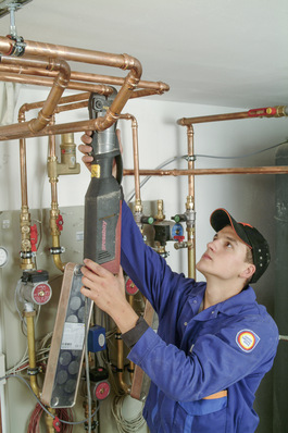 Die sogenannte Zwangsundichtheit im unverpressten Zustand erleichtert die Dichtheitsprüfung von Hausinstallationen. Noch mehr Tipps und Informationen gibt es in diesem Bericht