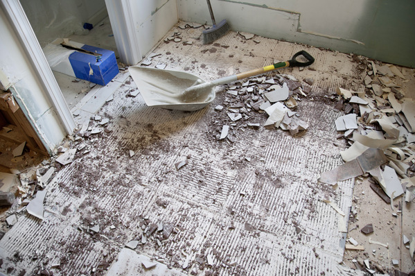 Das alte Bad in dem Mehrfamilienhaus ist demontiert. Wie geht´s weiter? Sollen mehrere identische Grundrisse  gleichzeitig modernisiert werden, lohnt es sich über Vorfertigung nachzudenken. Aber lesen Sie selbst