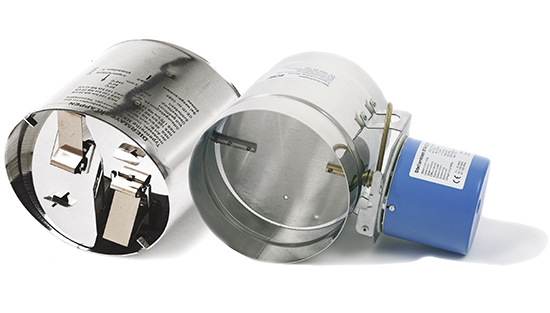 Eine thermische (l.) oder eine motorische (r.) Abgasklappe können Energie einsparen