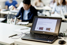 Erfahrene Trainer aus dem Technischen Service Center von Hansgrohe vermitteln im Digitalformat kurzweiliges und kompetentes Wissen.