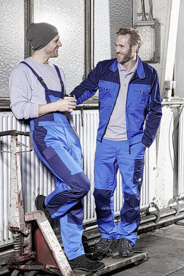 Arbeitskleidung sollte nicht nur praktisch und bequem sein. Nachhaltigkeit bei der Nutzung kann ebenso eine wichtige Rolle spielen