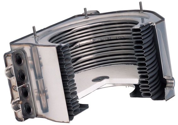 An diesen Brennwert Primär-WT lassen sich die Querschnitts-Verjüngungen gut erkennen. Die Wärmeabgabe auf das Heizungswasser wird dadurch optimiert.