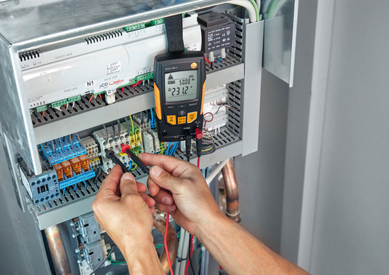 Spannungs-Messung in einer Wärmepumpe