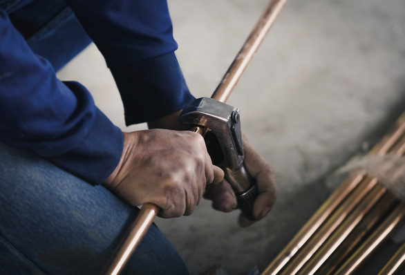 In welcher Nennweite die Steigleitung gebaut wird ,  sollte das Ergebnis einer Dimensionierung nach DIN 1988 sein