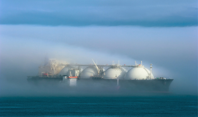 Die klassischen Kugeltanks eines modernen LNG-Tankers. Stellt das eine der möglichen Transportlösungen für unseren unersättlichen Energiehunger dar?