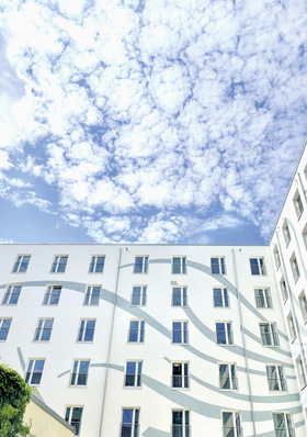 Die Berlinovo baute im Jahr 2021 eine 7-geschossige Apartment-anlage für 442 Studenten. Lesen Sie, wie man die Betriebskosten gegenüber vergleichbaren Immobilien reduzieren kann.