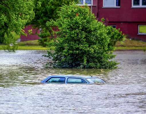 Die Auswirkungen von Starkregenereignissen lassen sich nicht immer durch eine fachgerechte Installation beschränken. Trotzdem gibt es natürlich Mindestanforderungen