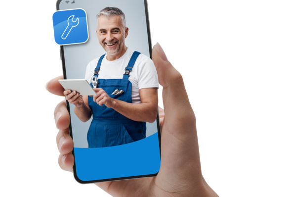 Alt-Text: „Fachkraft in blauer Arbeitskleidung lächelt und verwendet ein Tablet am Smartphone-Bildschirm. Im Hintergrund ist das Symbol eines Schraubenschlüssels zu sehen, was auf innovative digitale Lösungen in der Sanitär-, Heizungs- und Klimatechnik hingewiesen wird.